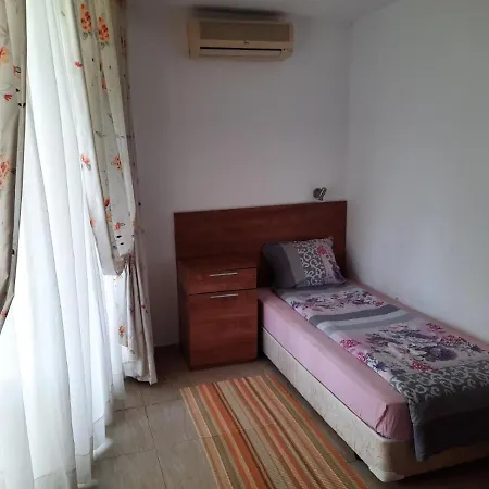 Apartmanhotel In Sunny Beach, Complex Sun Village, 80 Qm, 2 Bedrooms & Living Near To The Beach, Swimming Pool, Garden