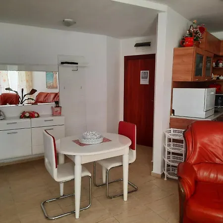 In Sunny Beach, Complex Sun Village, 80 Qm, 2 Bedrooms & Living Near To The Beach, Swimming Pool, Garden Apartmanhotel Napospart