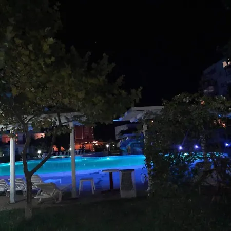Apartmanhotel In Sunny Beach, Complex Sun Village, 80 Qm, 2 Bedrooms & Living Near To The Beach, Swimming Pool, Garden Napospart