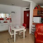 In Sunny Beach, Complex Sun Village, 80 Qm, 2 Bedrooms & Living Near To The Beach, Swimming Pool, Garden Hotel de apartamente Sunny Beach